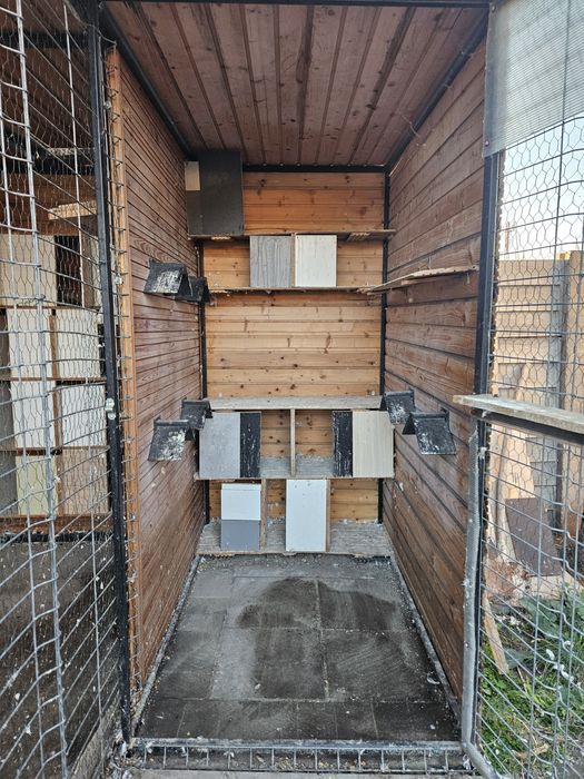 Vând două voliere complete