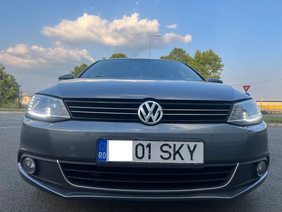 Volkswagen Jetta JETTA 2013,Motor 1,6 Diesel,BIXENON,Pilot,Piele,Scaune Incalzite,Jante