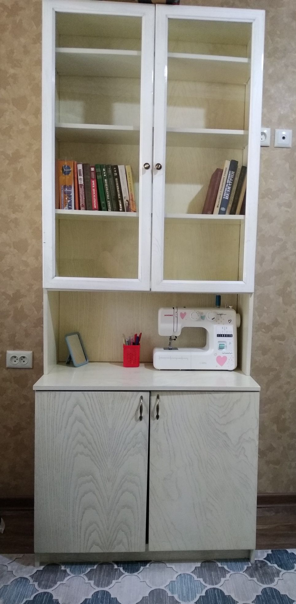 Шкаф из натурального дерева