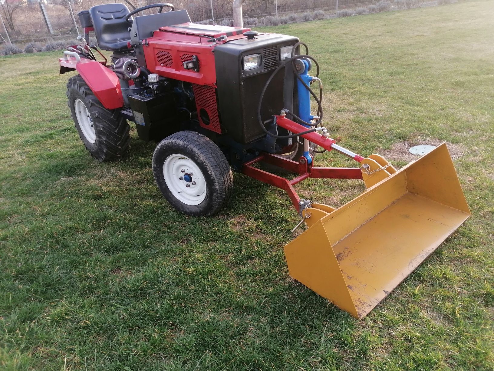 Tractor cu mini incarcator kubota 35 HP inversor freza și lift