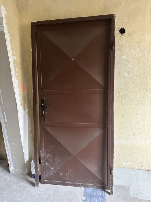 Ходна врата с каса в добро състояние !