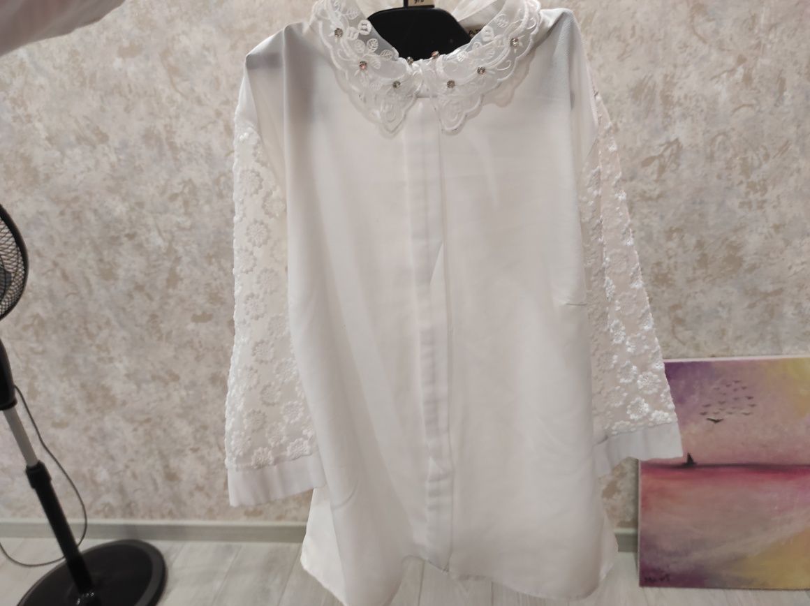 Белая блузка с воротничком