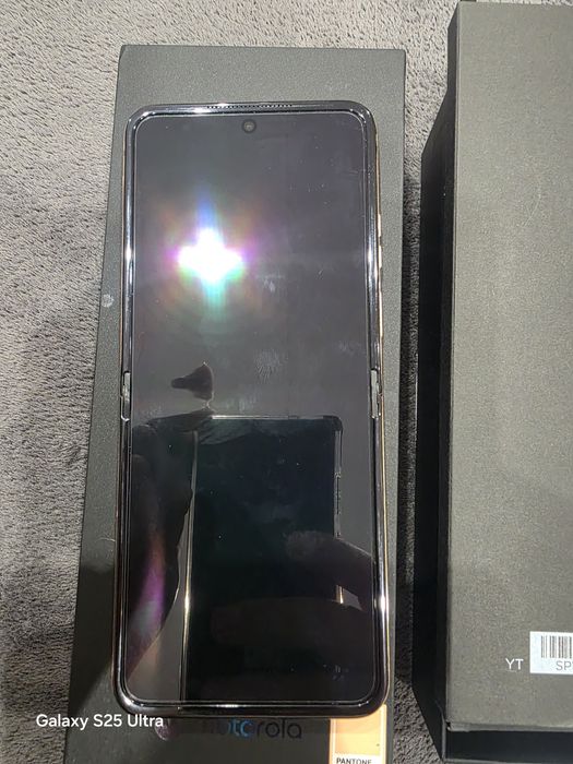 Продавам Motorola RAZR 50 ULTRA
