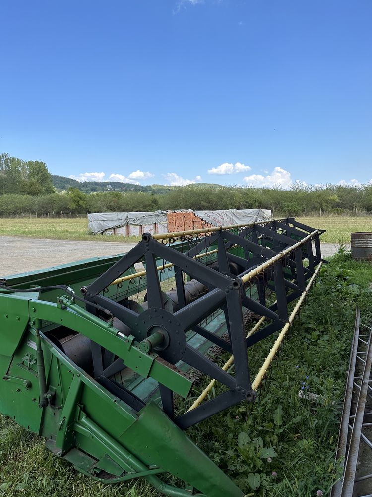 Header pentru cereale marca John Deere