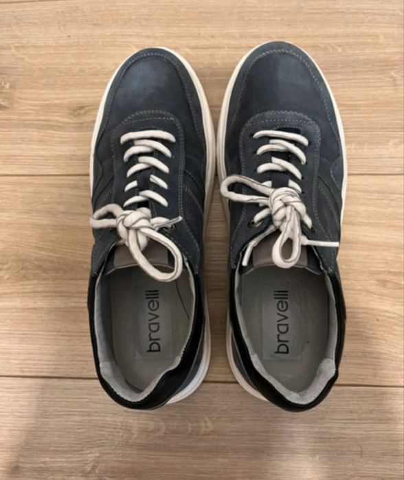 Vând pantofi de piele