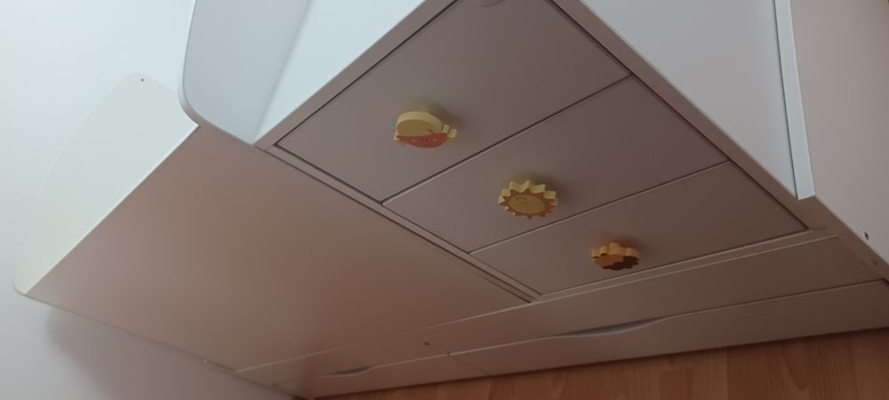 Ofer spre vânzare pătuț copii cu comoda