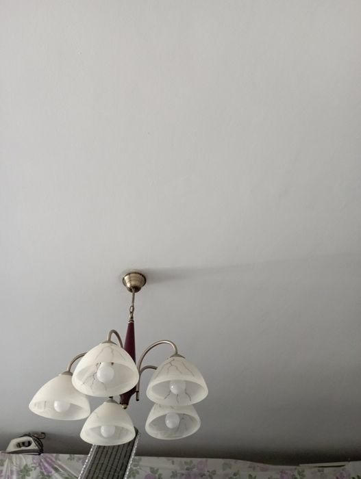 Продам люстру 5 рожков.