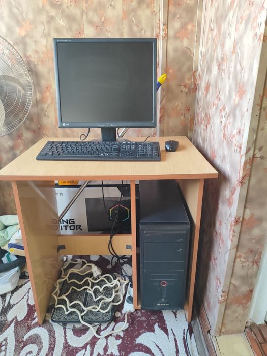 Ofis uchun eski kompyuter