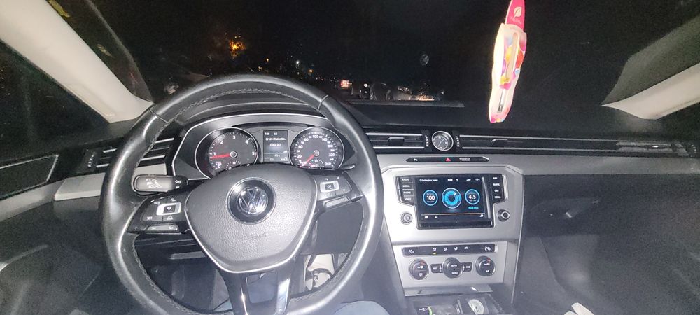 Vind Passat b8 an fabricație 2015 euro 6 pret 9300 euro