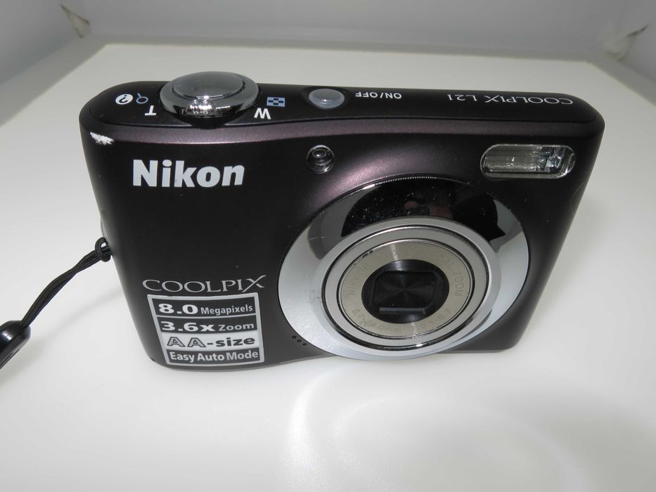 Nikon Coolpix L21 малък компактен фотоапарат дигитална камера отлична