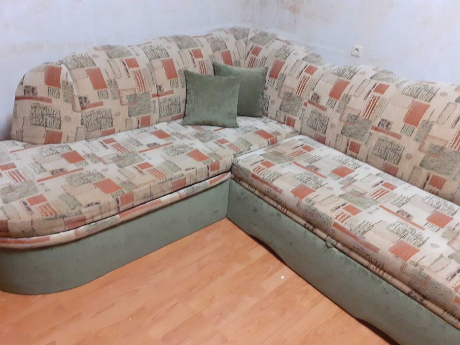 Ъглов диван с ляв подлакътник