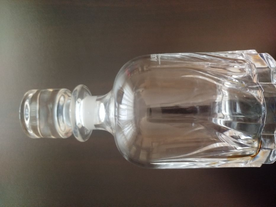 Стъклена гарафа вместимост 0.750