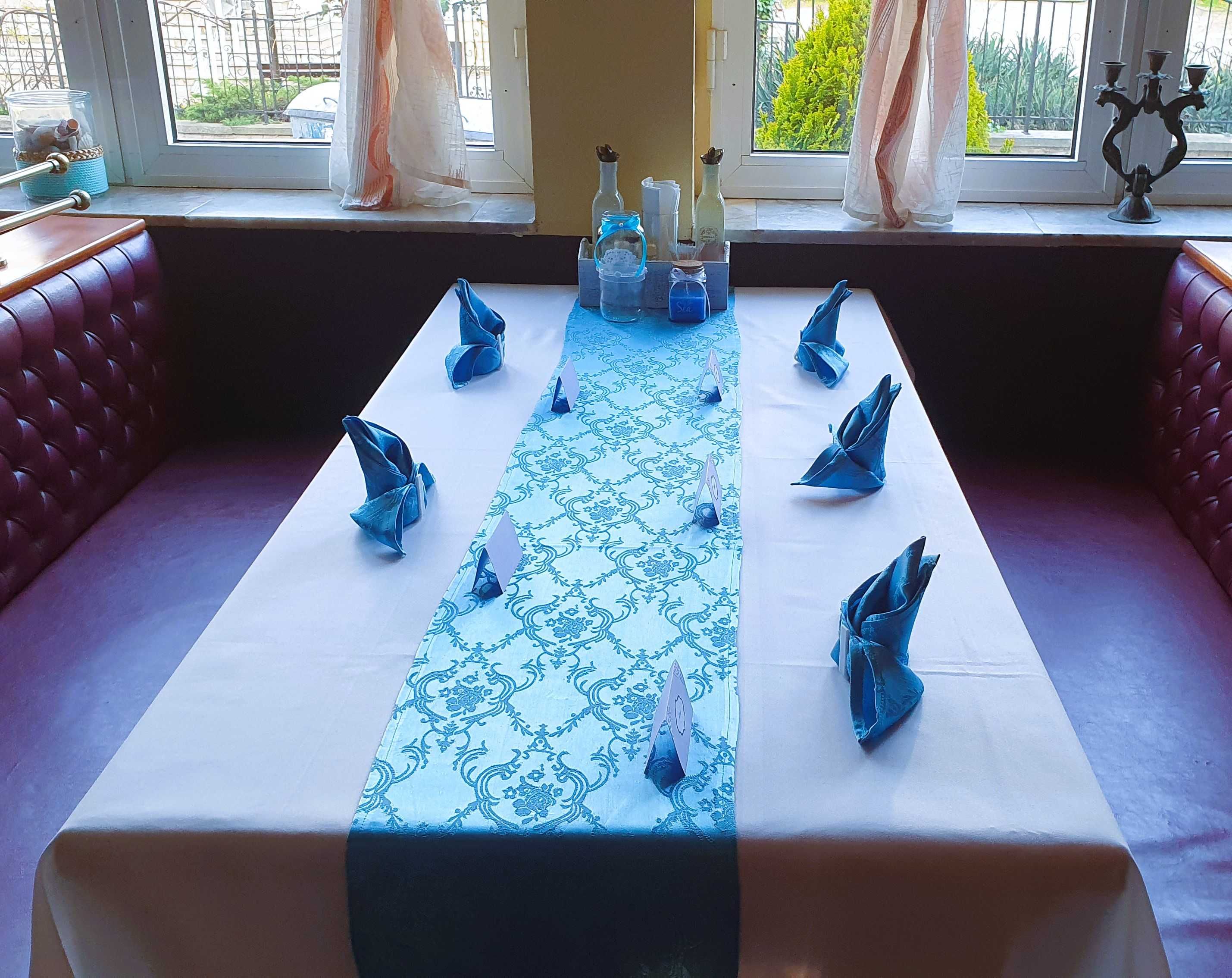 Декорация за маса - хангъли и т-шлайфери в тюркоазено синьо