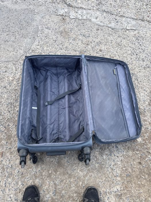 Продам чемодан в отличном все работает