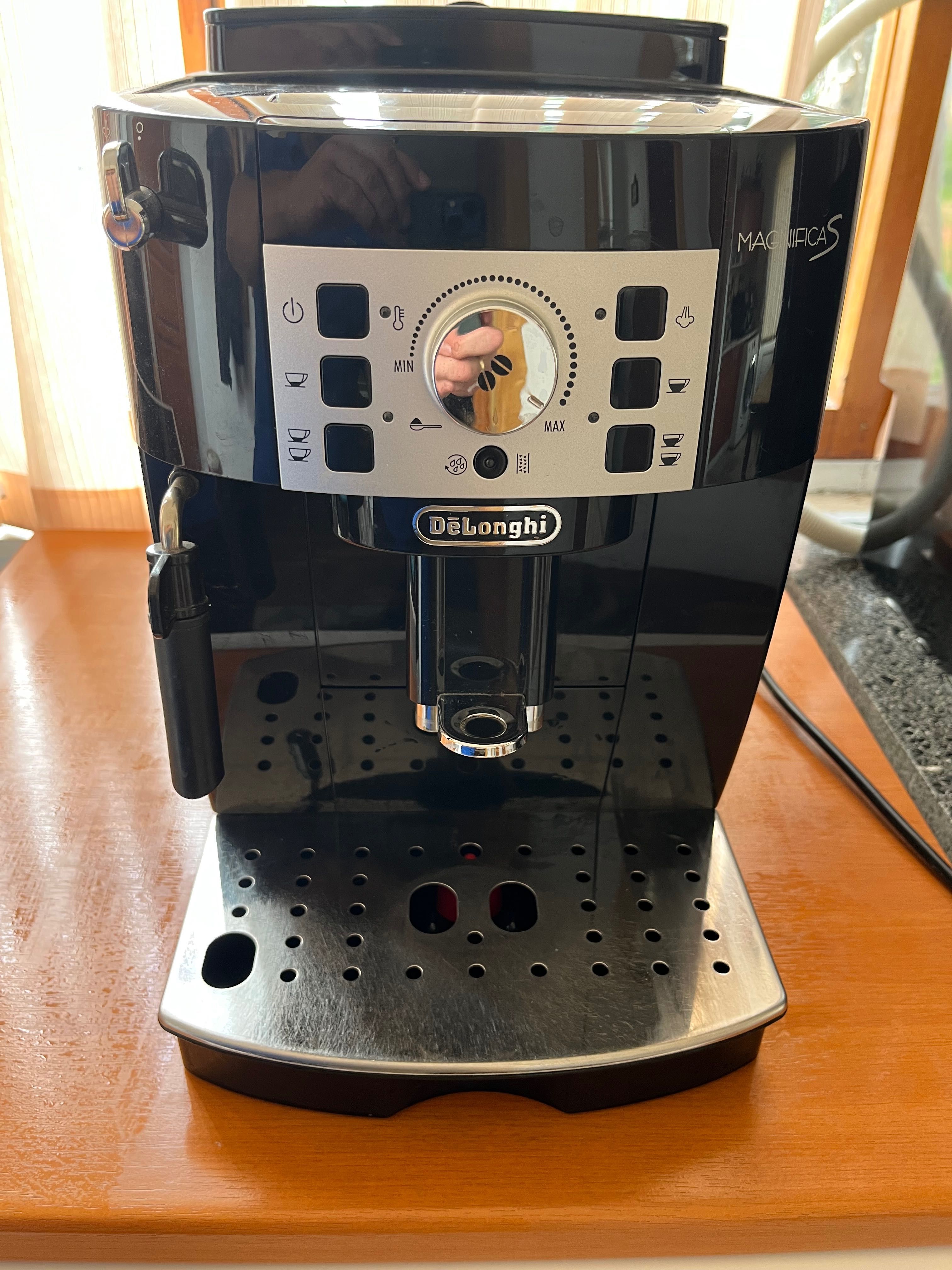 Delonghi Magnifica S ECAM 22.110.B.