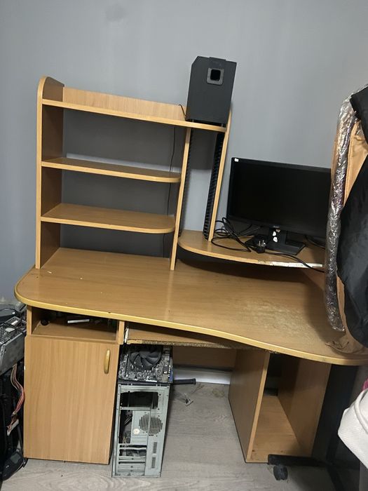 Продам компьютерный стол