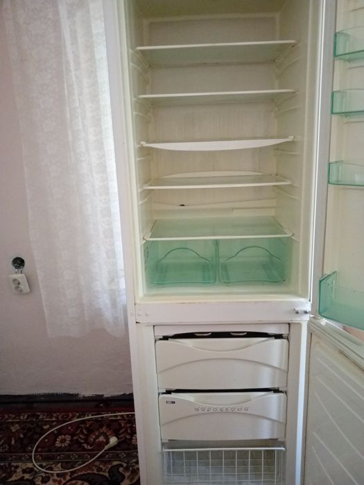 Vând frigider functional