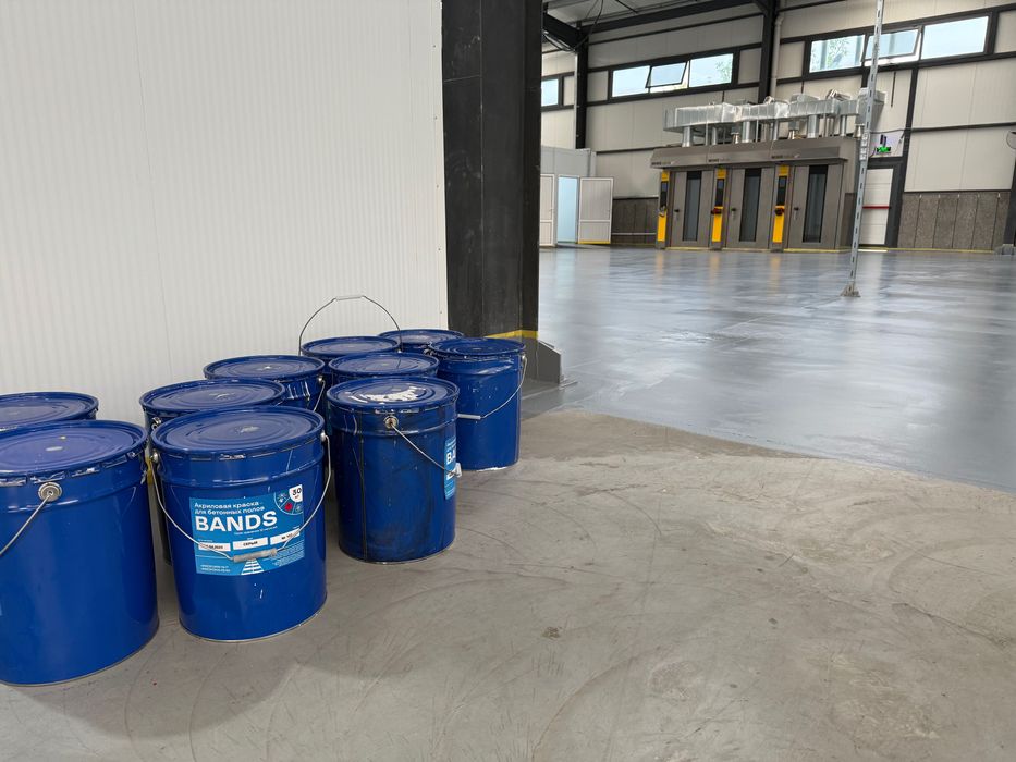 Краска серая Bands для бетонных полов