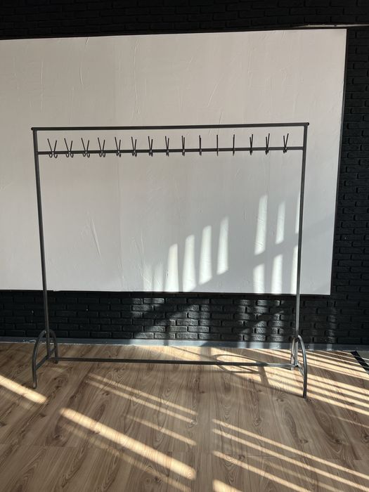 Продам офисную вешалку для курток