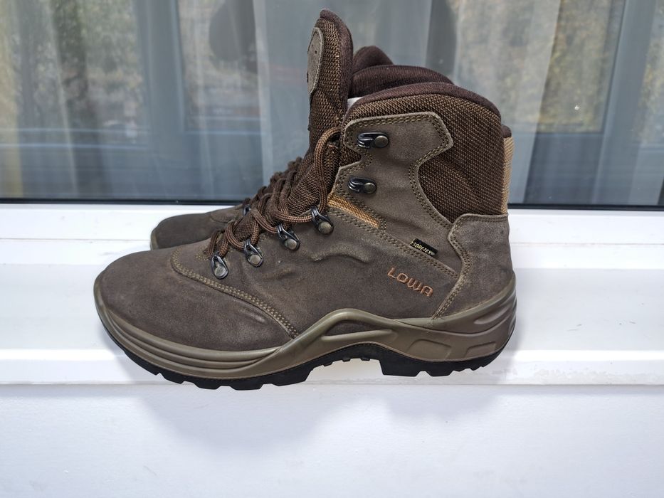 Vând ghete Lowa nr 42 cu Gore-tex