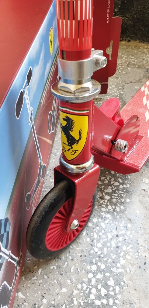 Тротинетка Ferrari