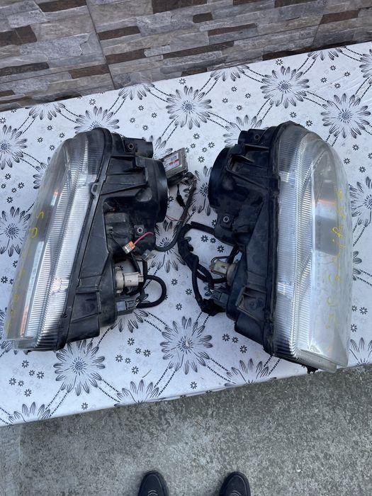 Фарове за крайслер оборудвани в добро сътояние цената е за 1- брой