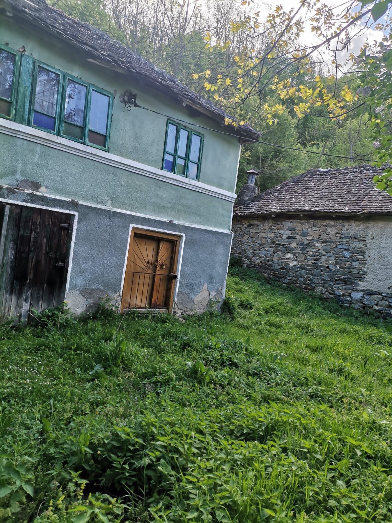 Vand casa cu teren in comuna Podeni