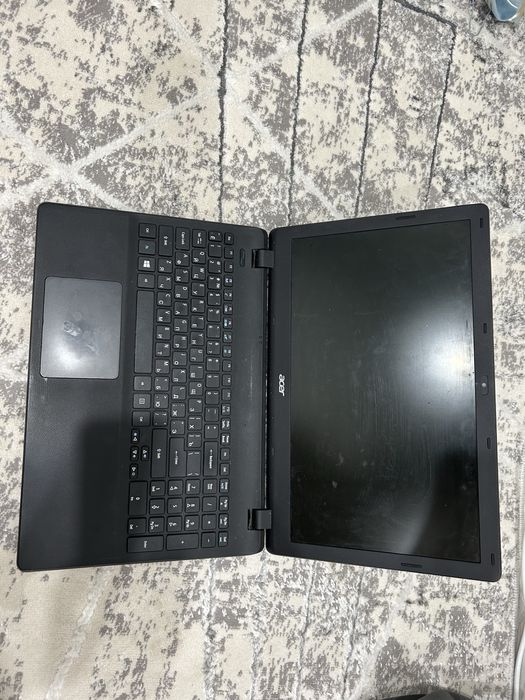 Acer ноутбук в комплекте сумка, две зарядки и мышка