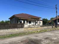 Продават се Две къщи с 2.5дка двор в с. Гложене Община Козлодуй
