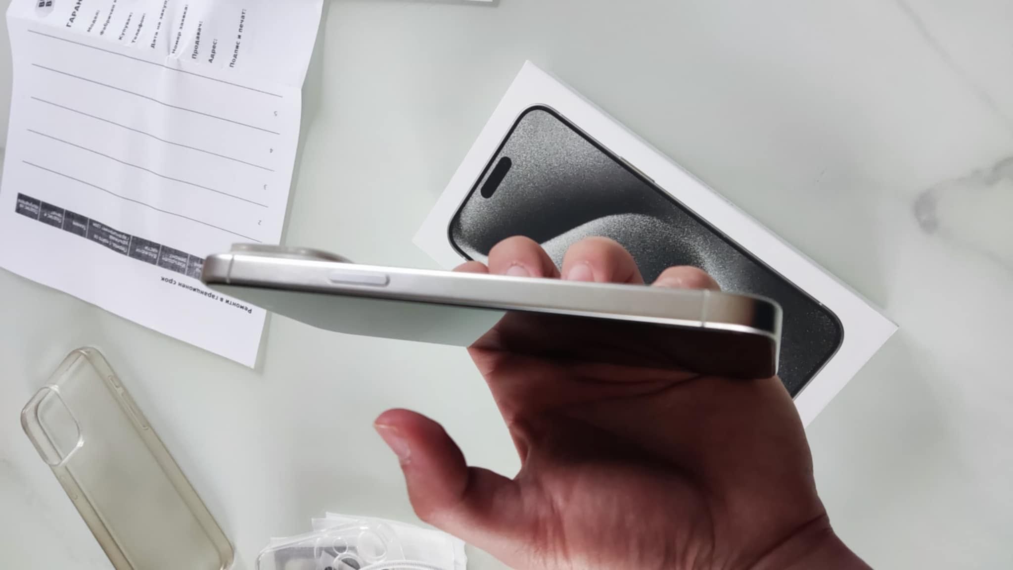 iPhone 15 Pro Max 256gb. White titanium