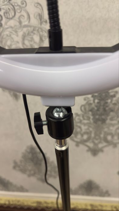 Штатив триног с лампой/ shtativ lampasi bn