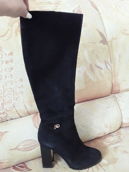 Продам натуральные замшевые сапоги. Европейка. Размер 35.