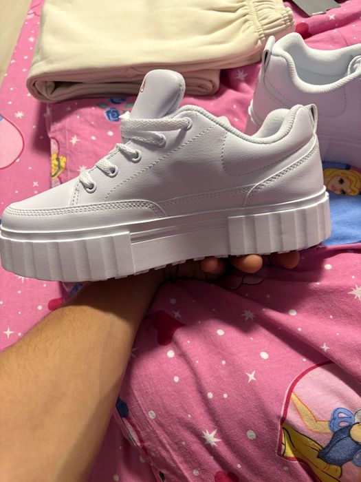 Adidasi Fila albi