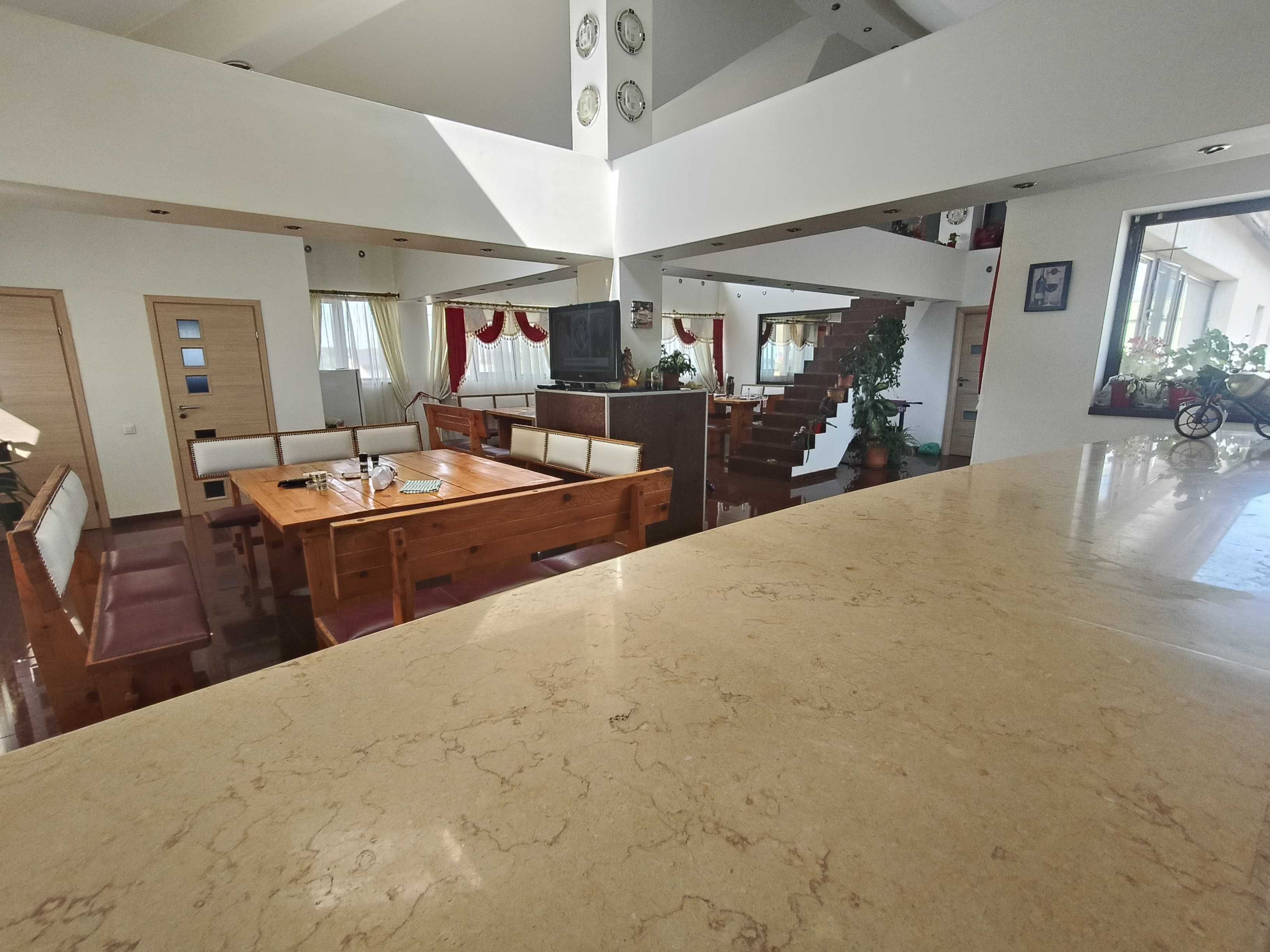 Vand casa in comuna 1 Decembrie -2 zone separate 507 mp