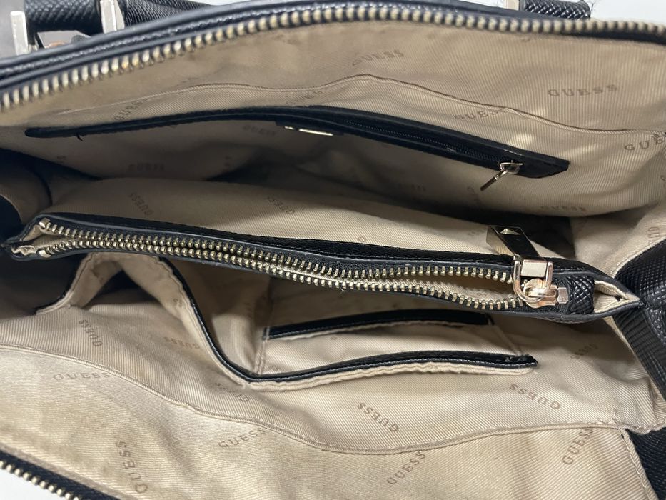 Маркова дамска чанта Guess
