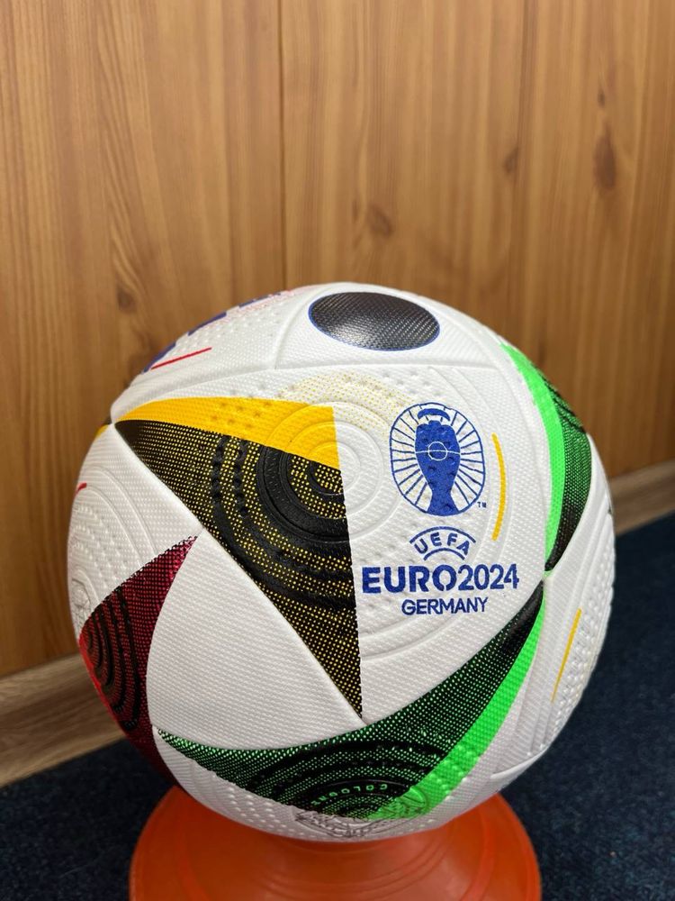 Футбольный мяч Adidas Euro 2024