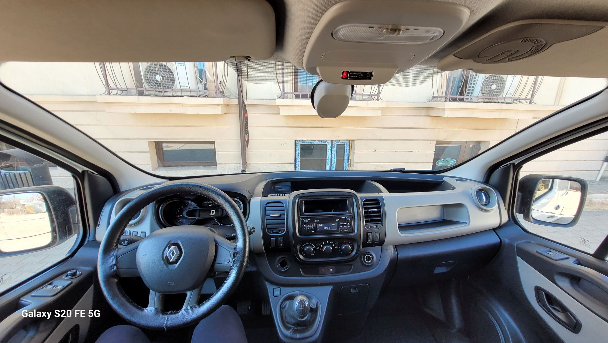 Renault trafic 2015  L2h1 Top!!