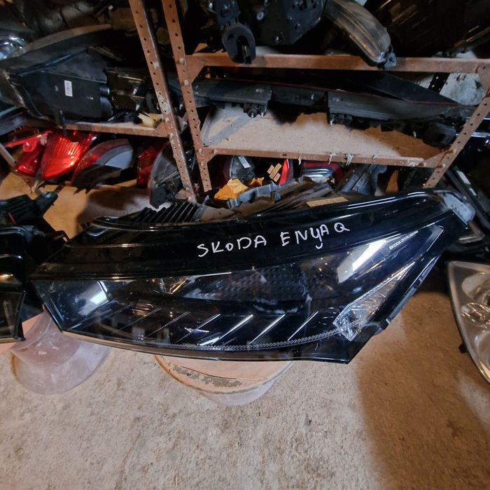 Skoda Enyaq 2022 ляв и десен фар