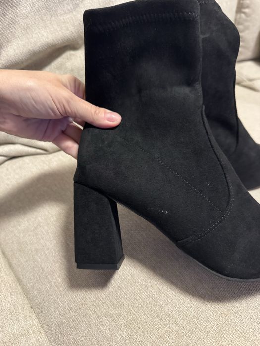 Нови Велурени боти номер 39