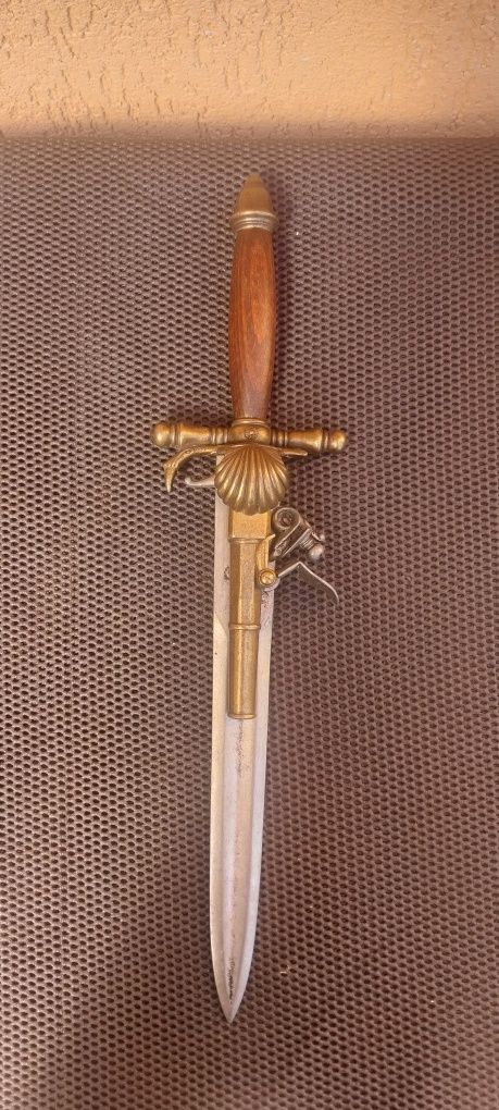 Sabie scurta cu pistol pentru panoplie