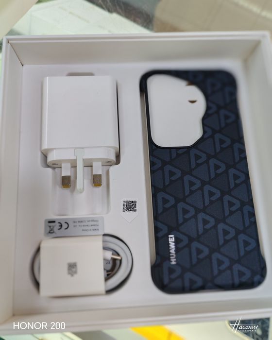 Huawei Pura 70 Ultra 16/512 полный идеал