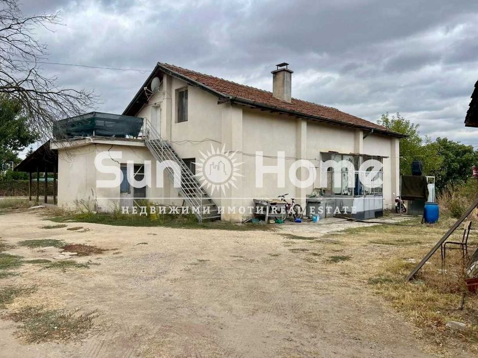 Двуетажна масивна къща  в село Капитан Андреево