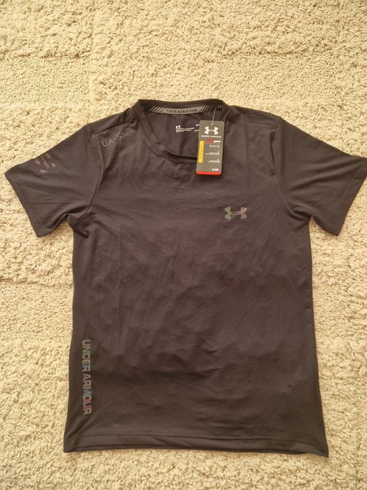 Спортна тениска Under Armour  M