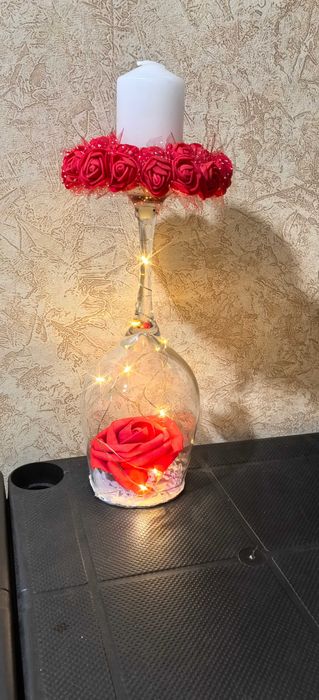 Светещ свещник от рози