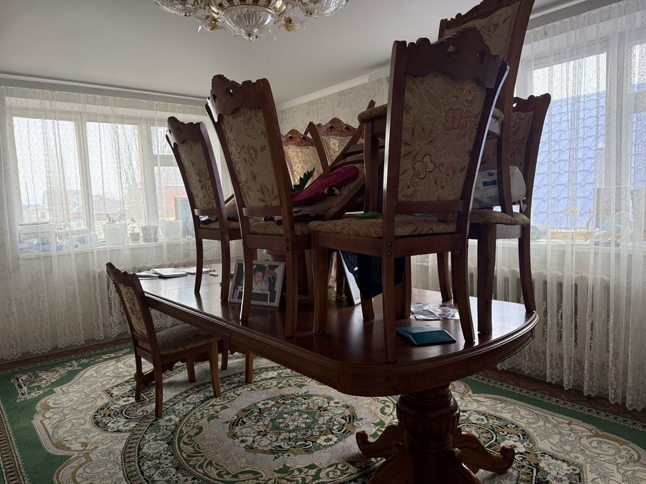 Стол гостевой 6 метров со стульями