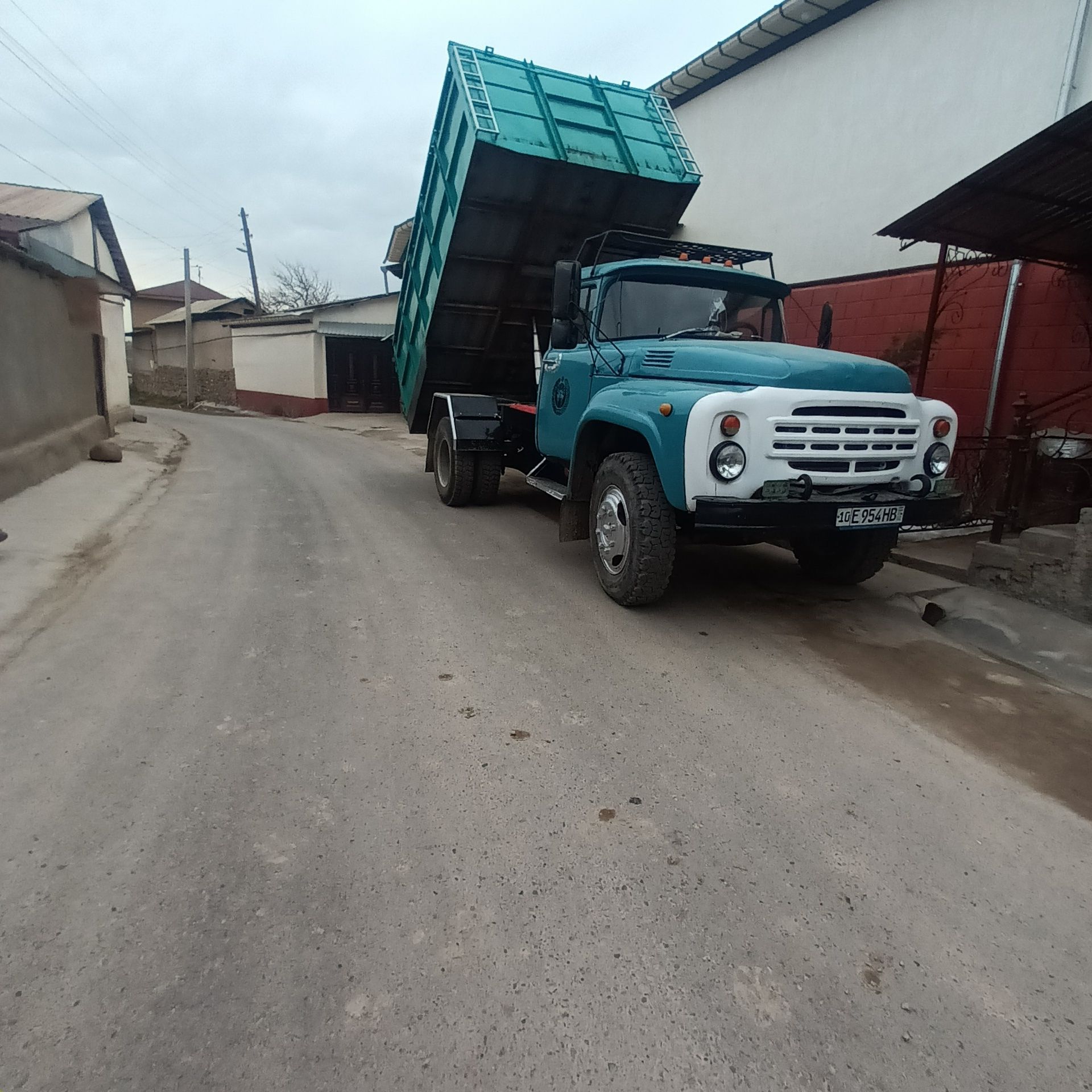 zil 130 sotiladi