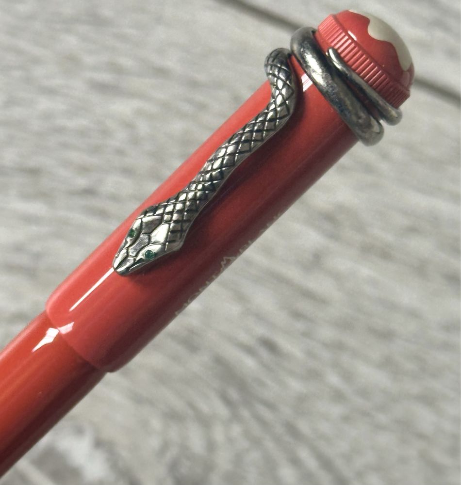 Stilou Montblanc Heritage Collection Rouge Noir Ediție Specială Coral!
