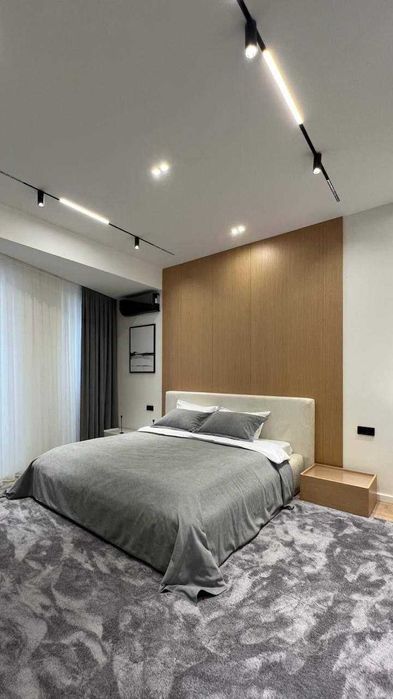 Срочно Продам 4х комн/4/6 в Центре Ц-5 Финансовый институт