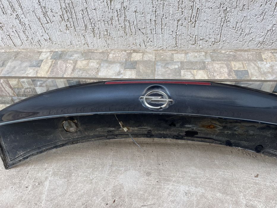 Спойлер оригинал на Opel хэтчбек