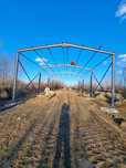Vand hala pe structura metalica destinata pentru servicie auto